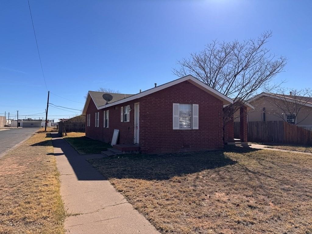 2601 Roosevelt Ave - Photo 2 of 12