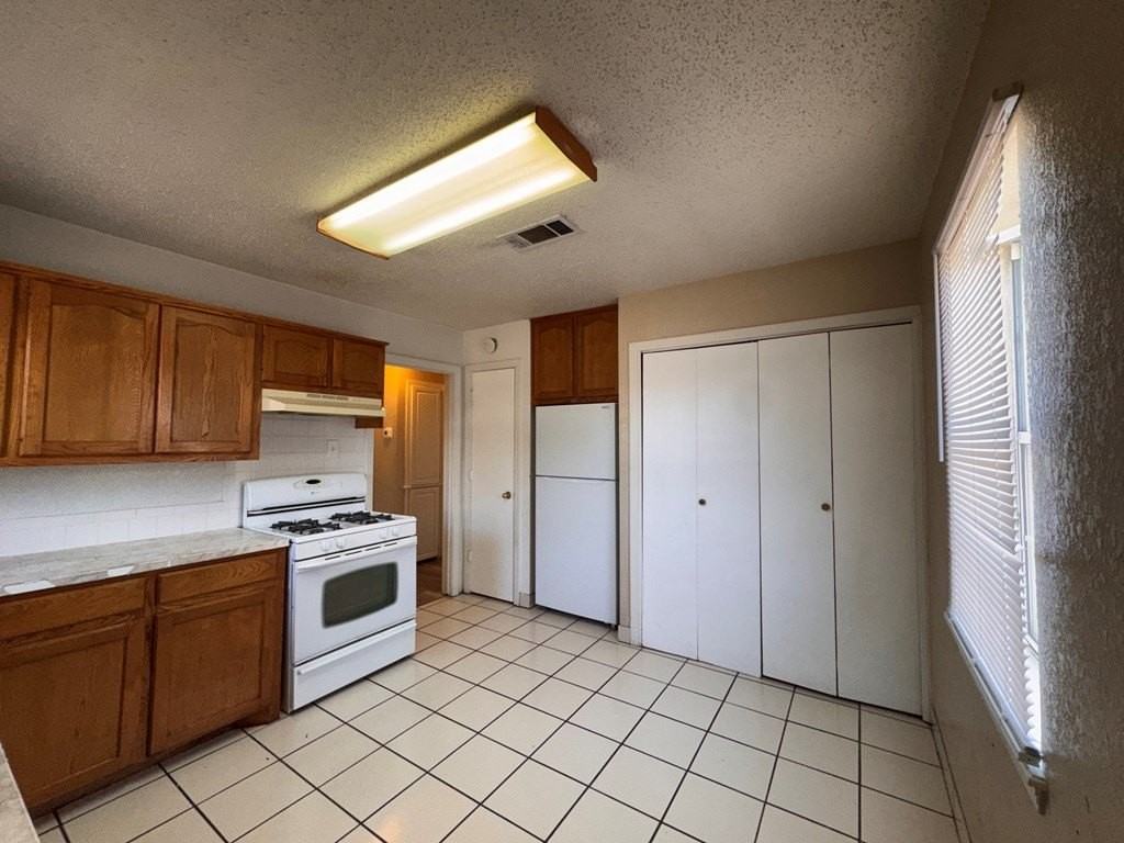 2601 Roosevelt Ave - Photo 3 of 12