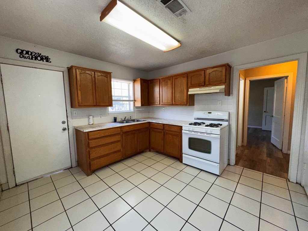 2601 Roosevelt Ave - Photo 4 of 12