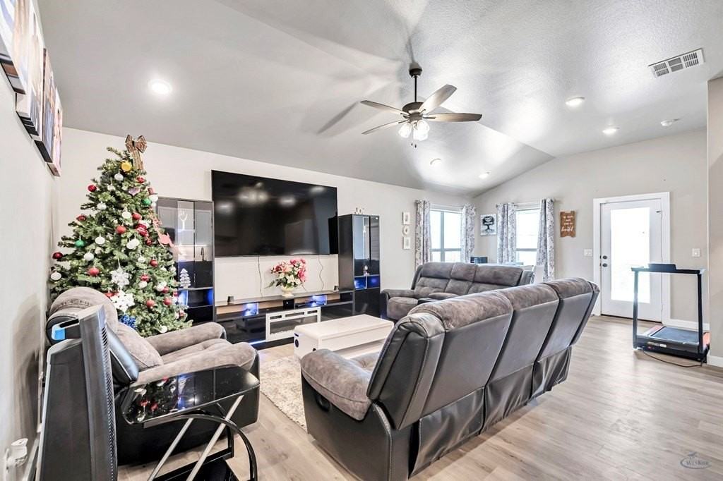 6004 Purtis Creek Dr - Photo 4 of 19