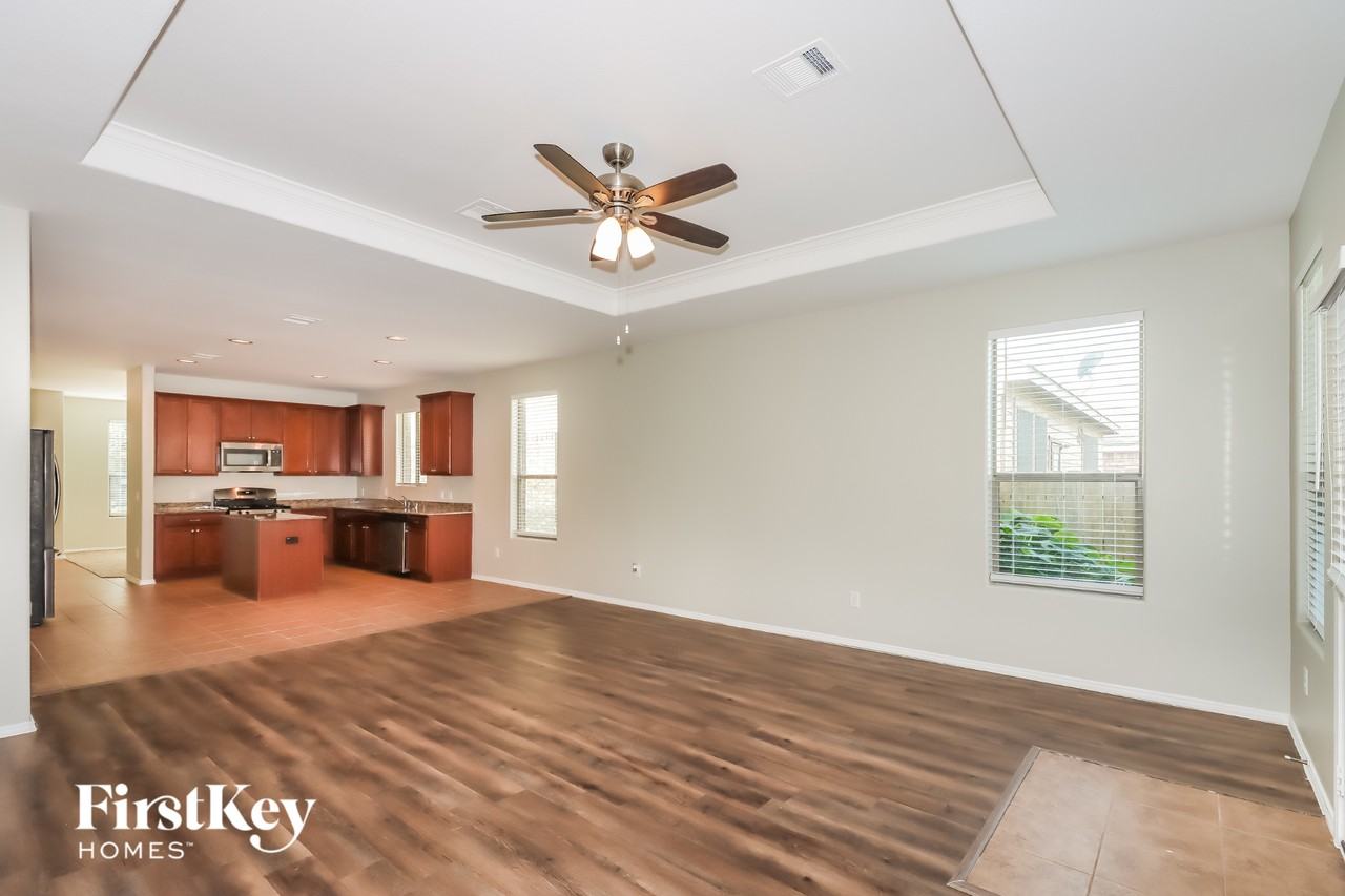 20114 Brookwood Holw - Photo 4 of 15