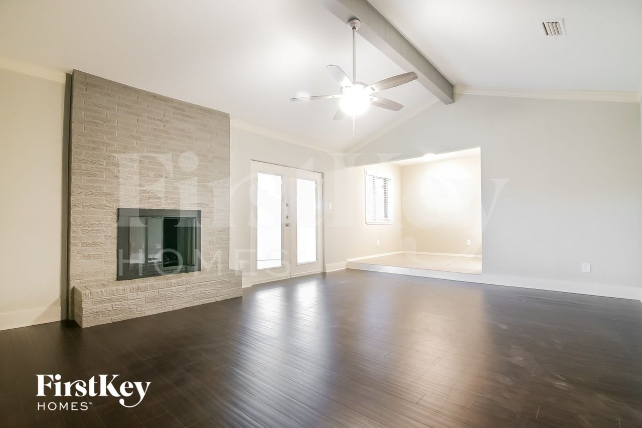 2313 March Ln - Photo 3 of 15