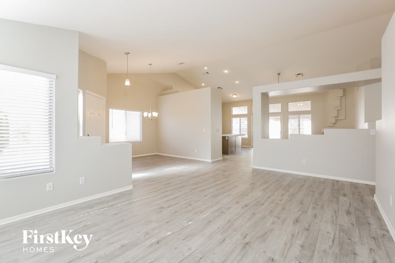 6270 Bruma Ave - Photo 3 of 15