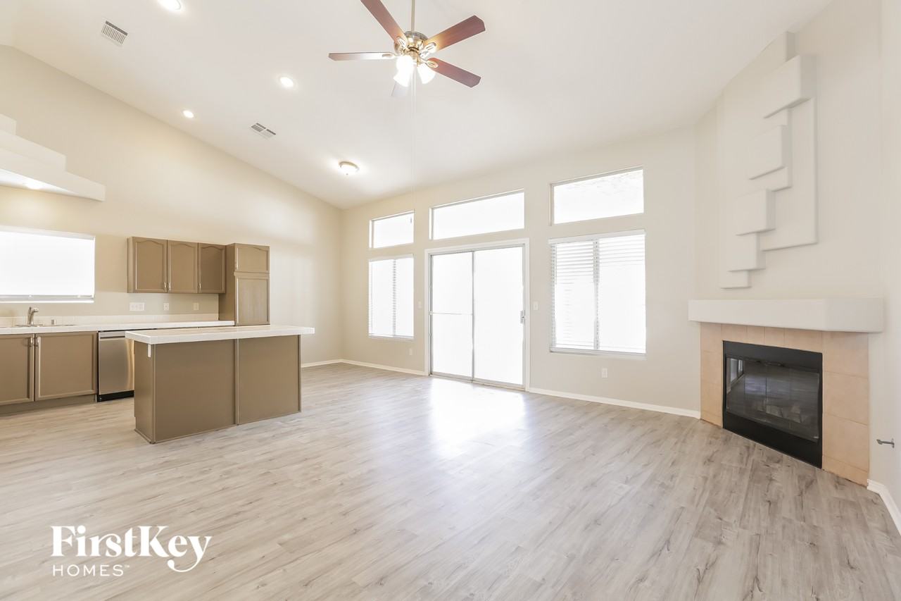 6270 Bruma Ave - Photo 4 of 15