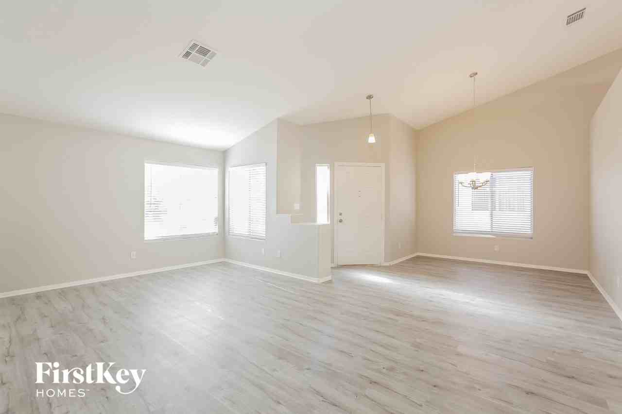 6270 Bruma Ave - Photo 5 of 15