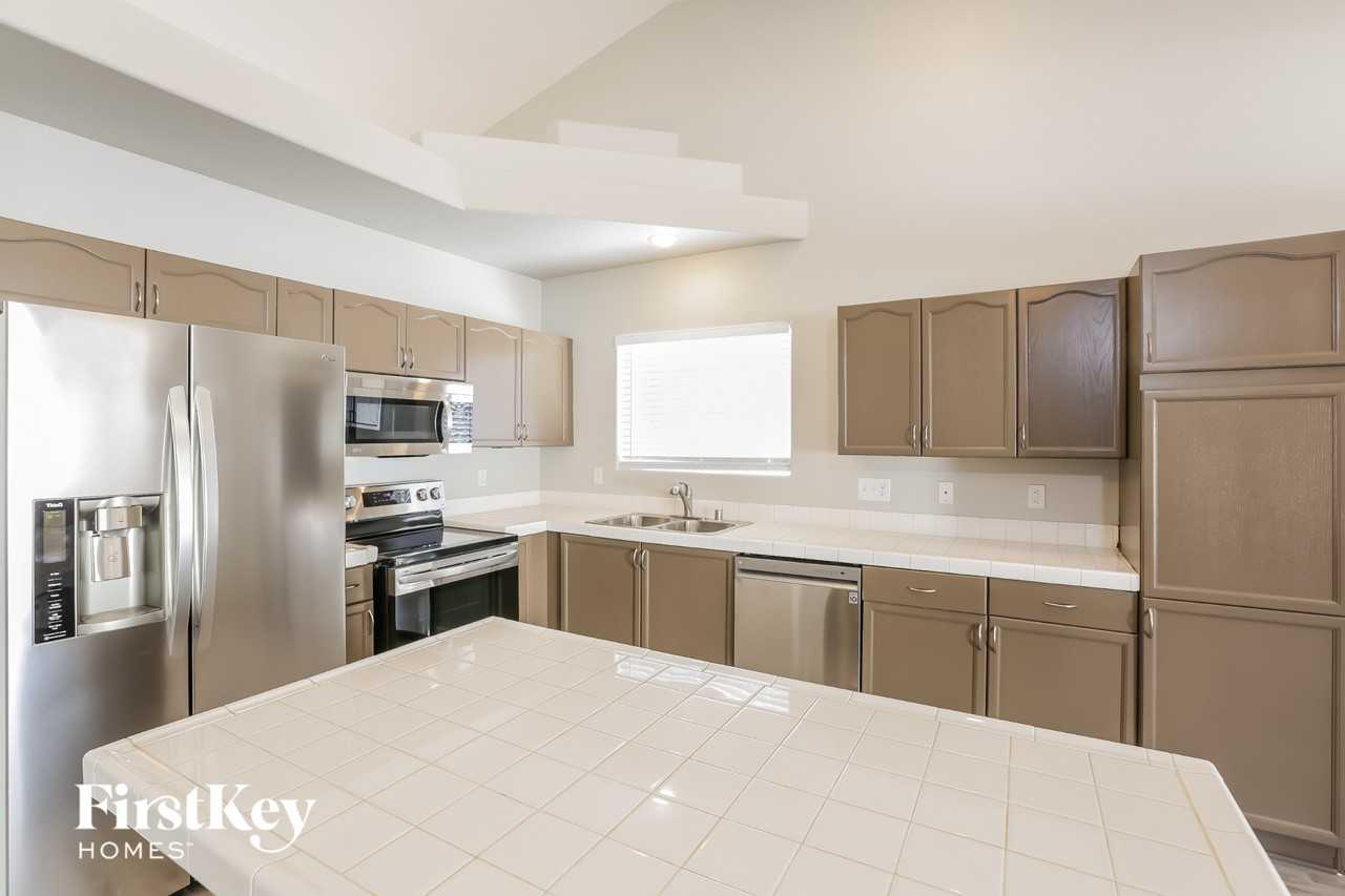 6270 Bruma Ave - Photo 6 of 15