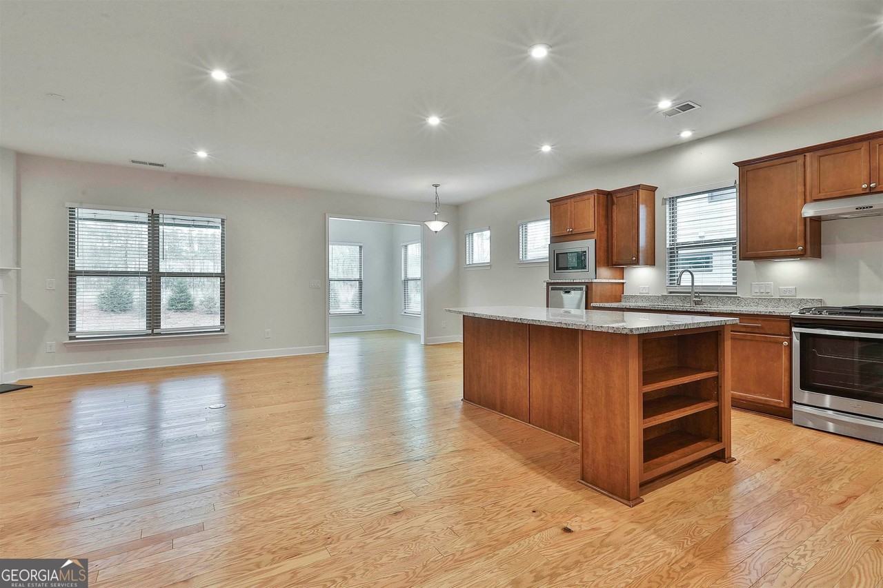 330 Elkins Pl - Photo 6 of 50