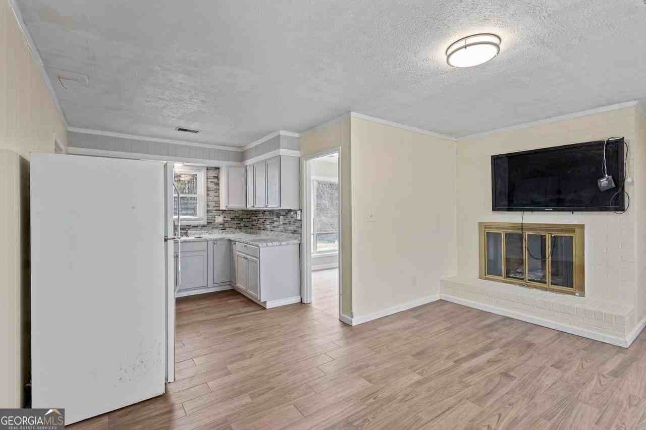 1201 Shoreham Dr - Photo 7 of 21