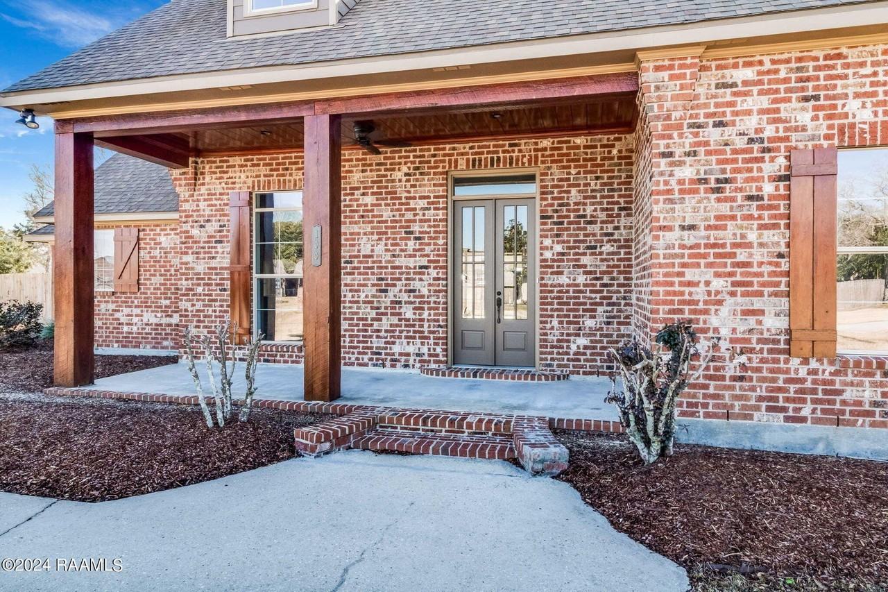 100 Sanro Rd - Photo 3 of 29