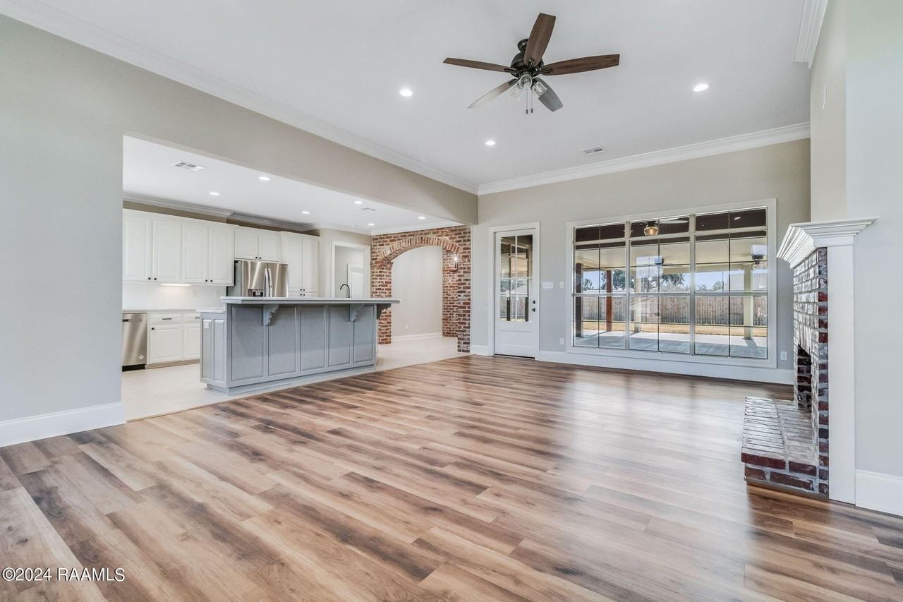 100 Sanro Rd - Photo 4 of 29