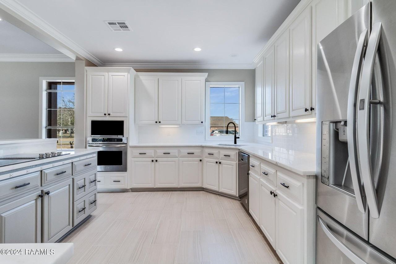 100 Sanro Rd - Photo 7 of 29