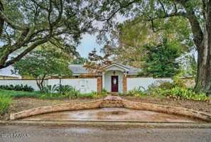 featured image of 305 Cambridge Dr