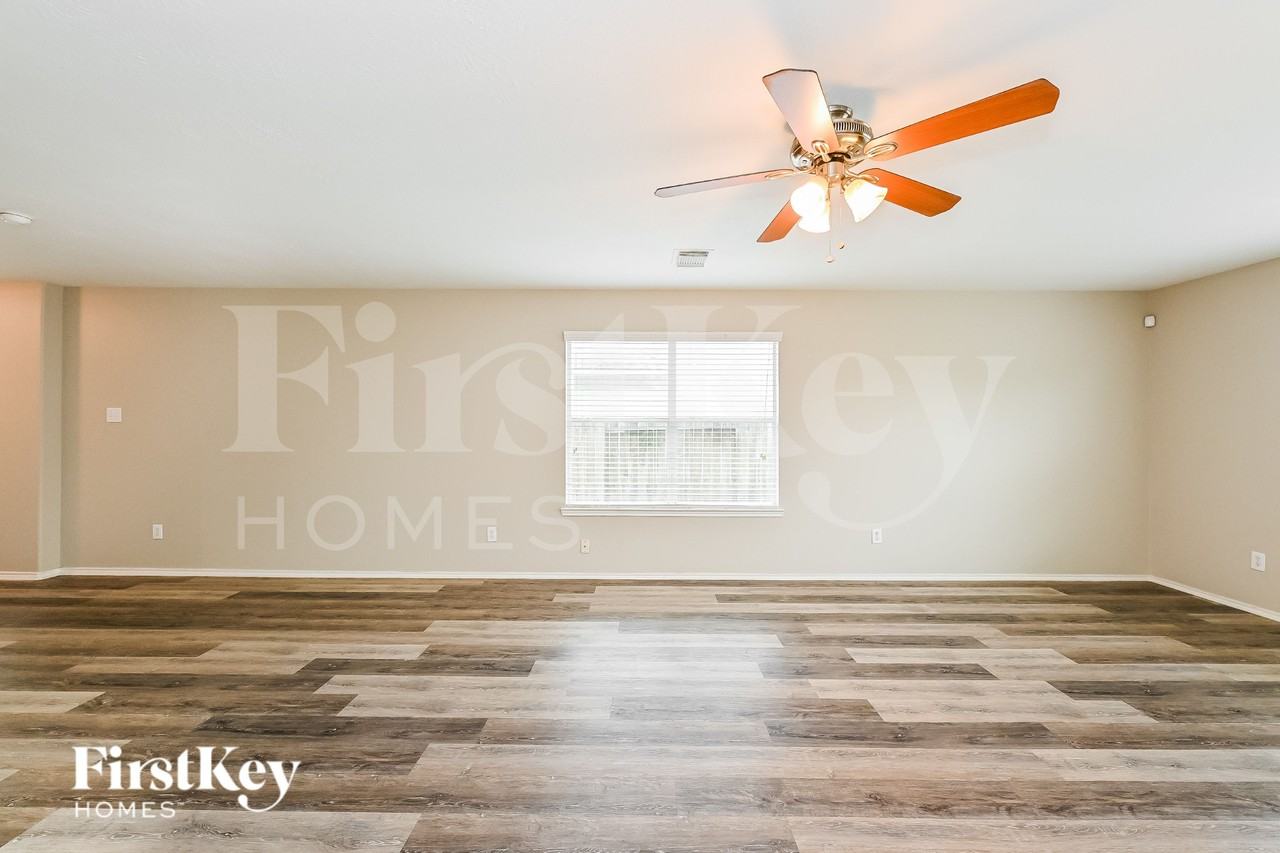 4435 Sprangletop Ave - Photo 2 of 16