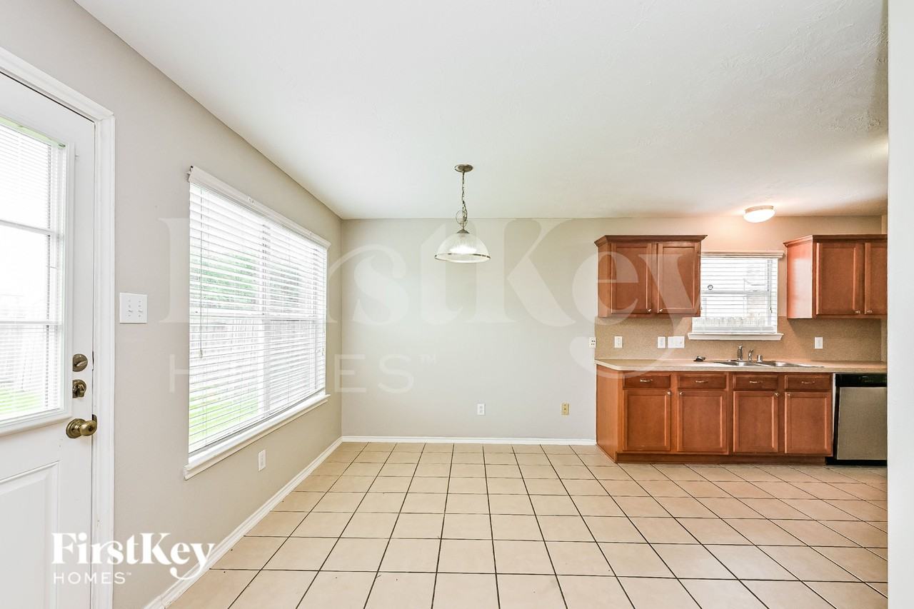 4435 Sprangletop Ave - Photo 5 of 16