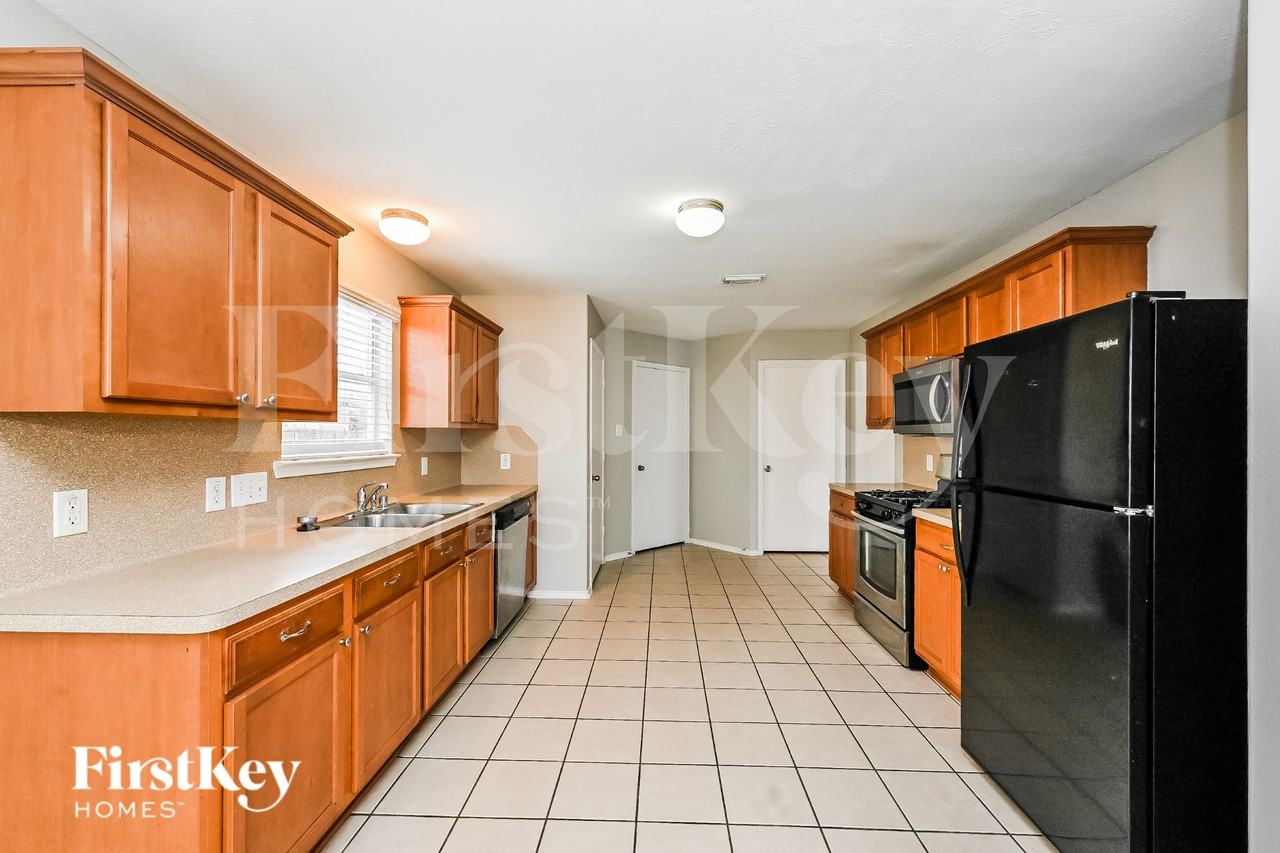 4435 Sprangletop Ave - Photo 7 of 16