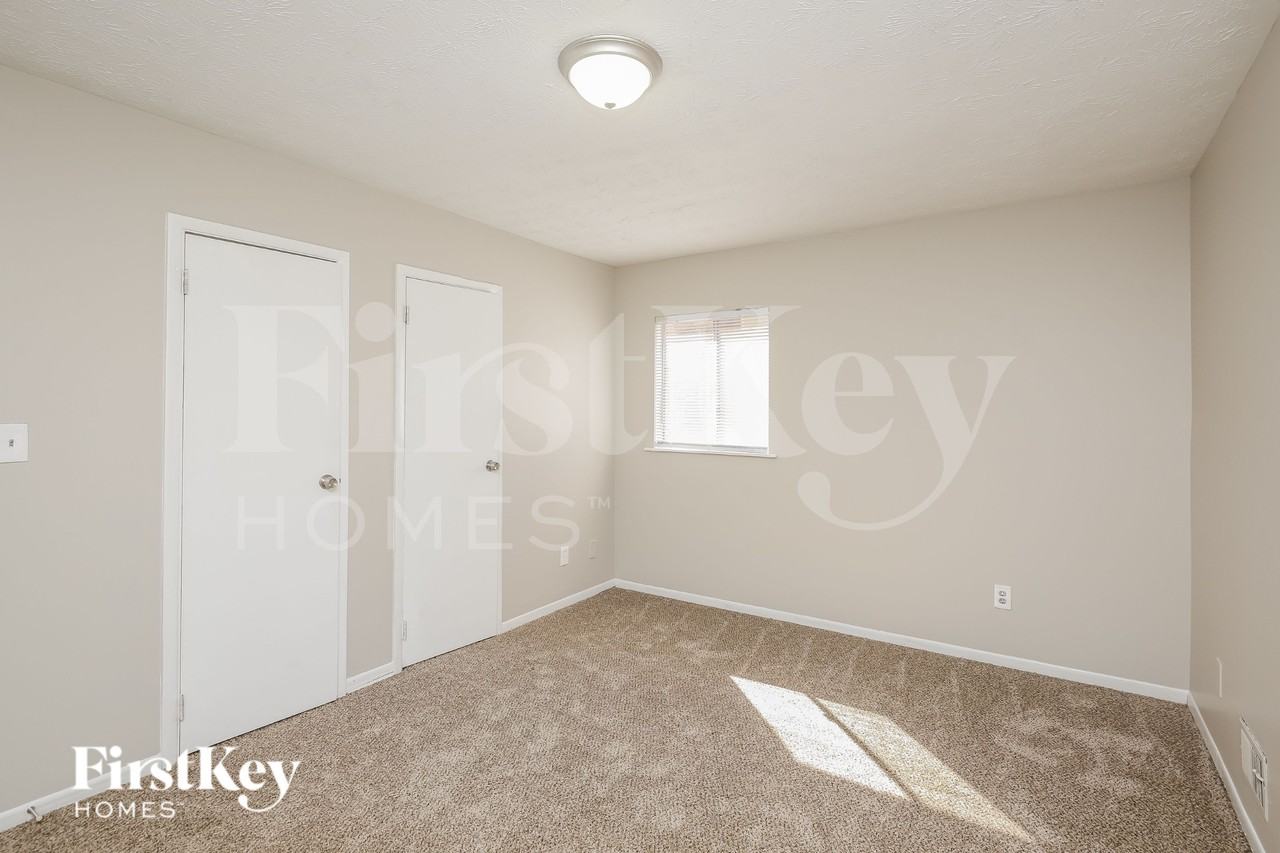 1080 Buckhurst Dr - Photo 7 of 15