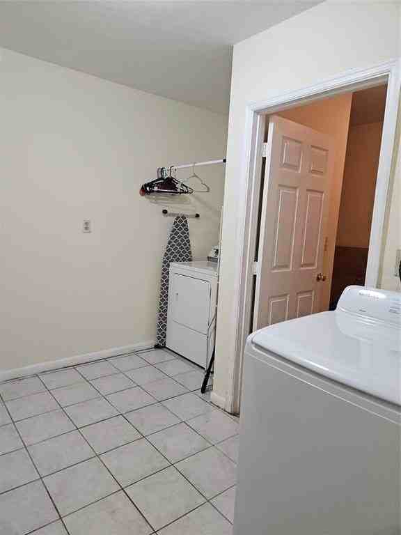 191 Ne 212th Ter - Photo 4 of 13