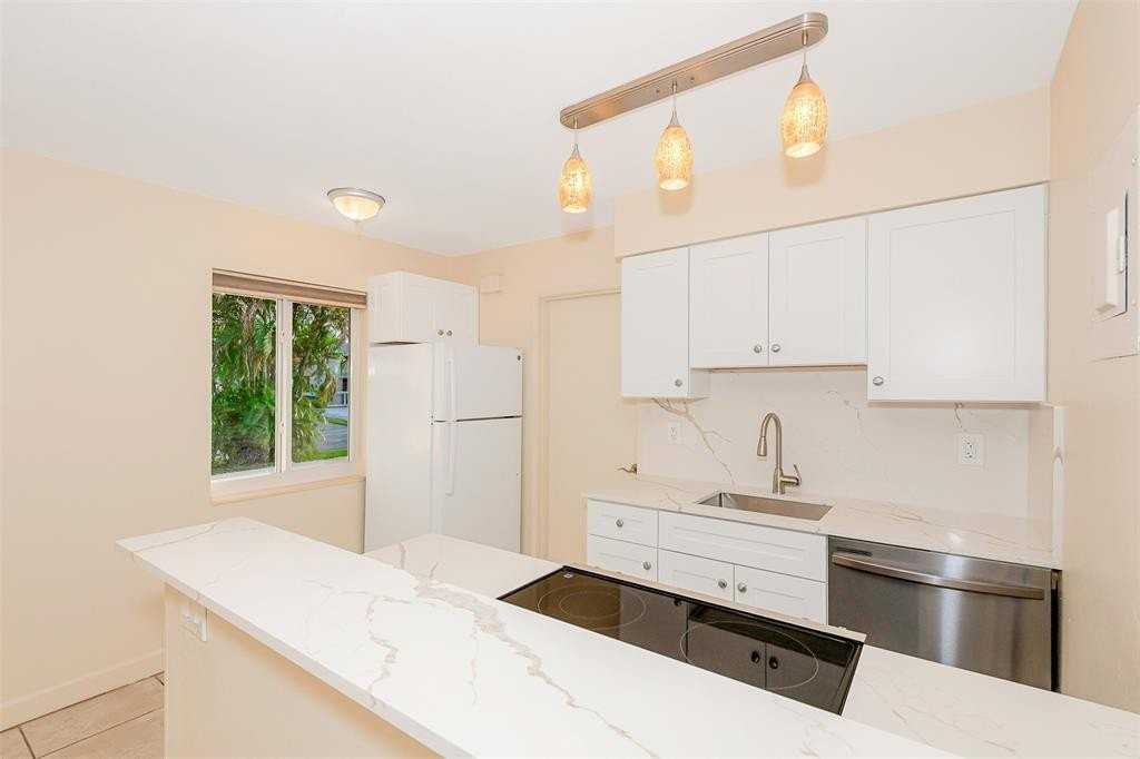 2581 Ne 11th Ct #2585 - Photo 7 of 30