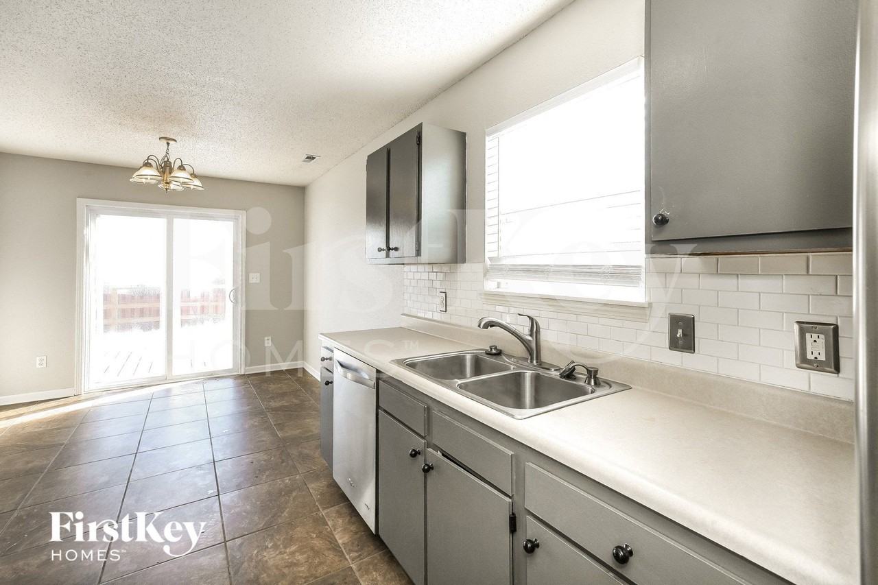 15442 Ten Point Dr - Photo 5 of 15