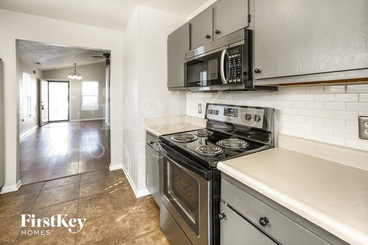 15442 Ten Point Dr - Photo 6 of 15