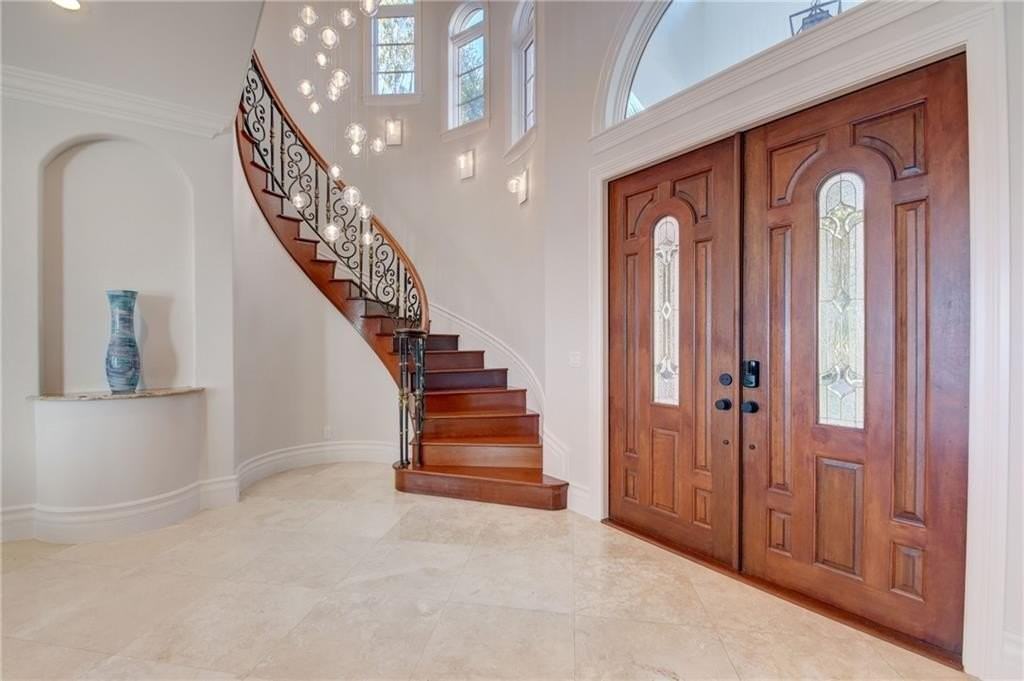 1320 S Lakeside Dr - Photo 2 of 50