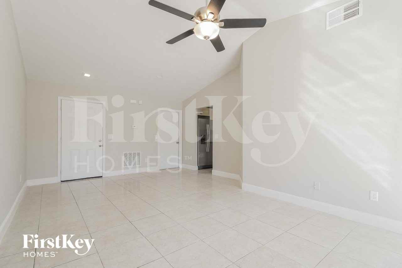 514 Dove Ct - Photo 3 of 15