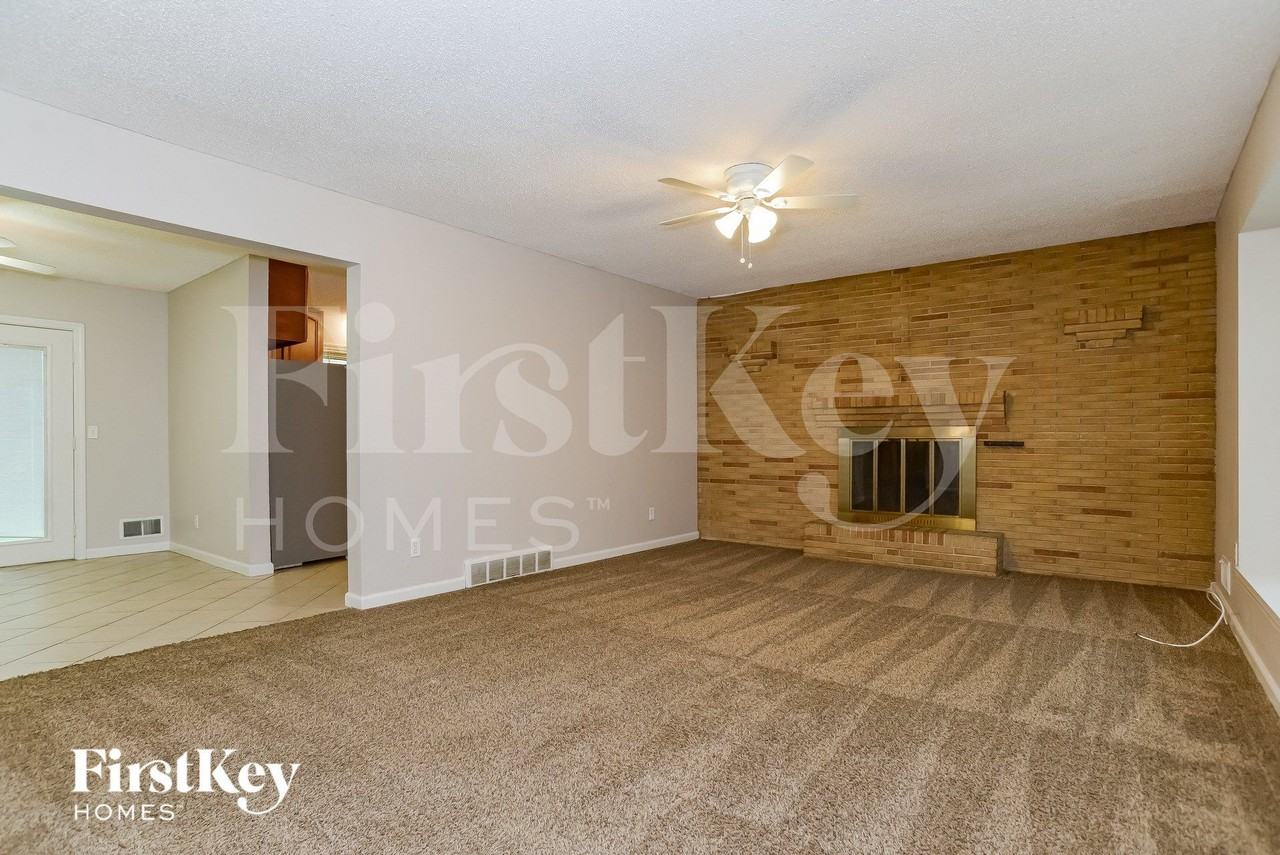 9109 E 58th Ter - Photo 4 of 15