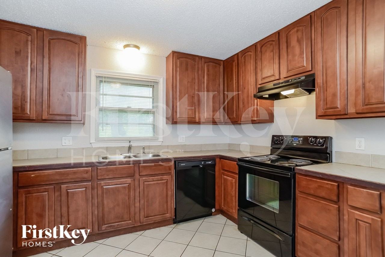 9109 E 58th Ter - Photo 5 of 15