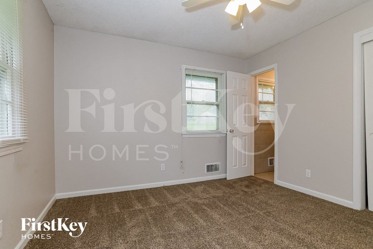 9109 E 58th Ter - Photo 7 of 15