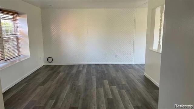 24395 Surfside Rd - Photo 3 of 23