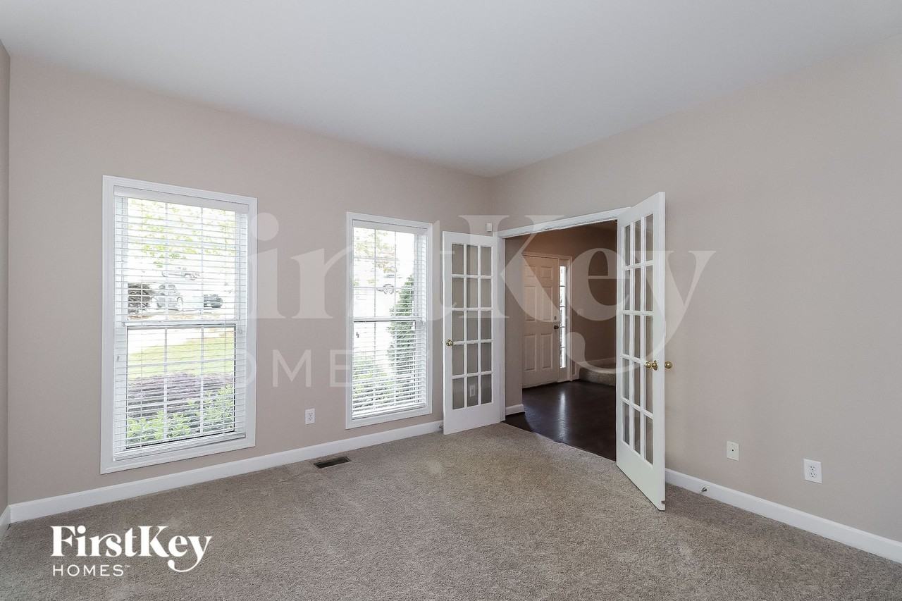 729 Tall Oaks Dr - Photo 2 of 15