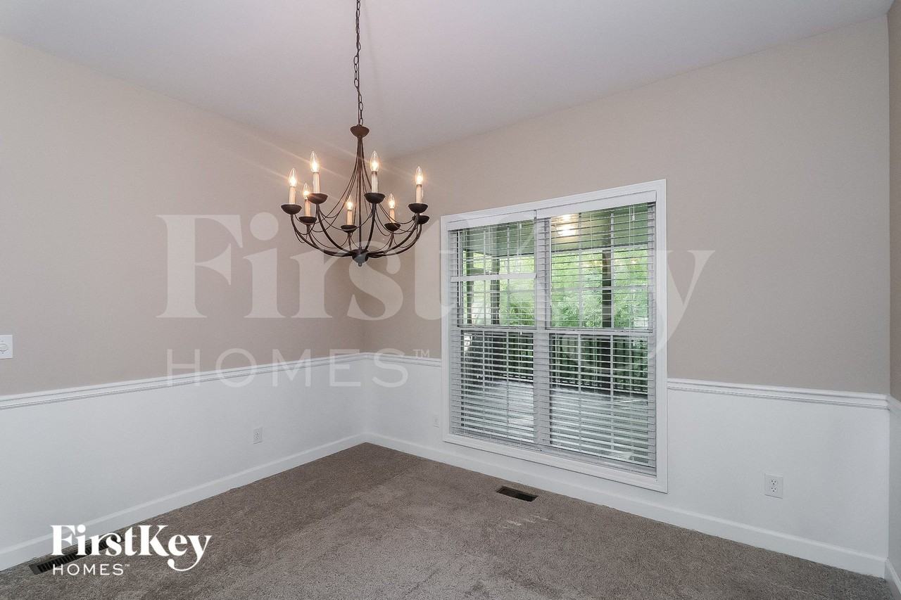 729 Tall Oaks Dr - Photo 3 of 15