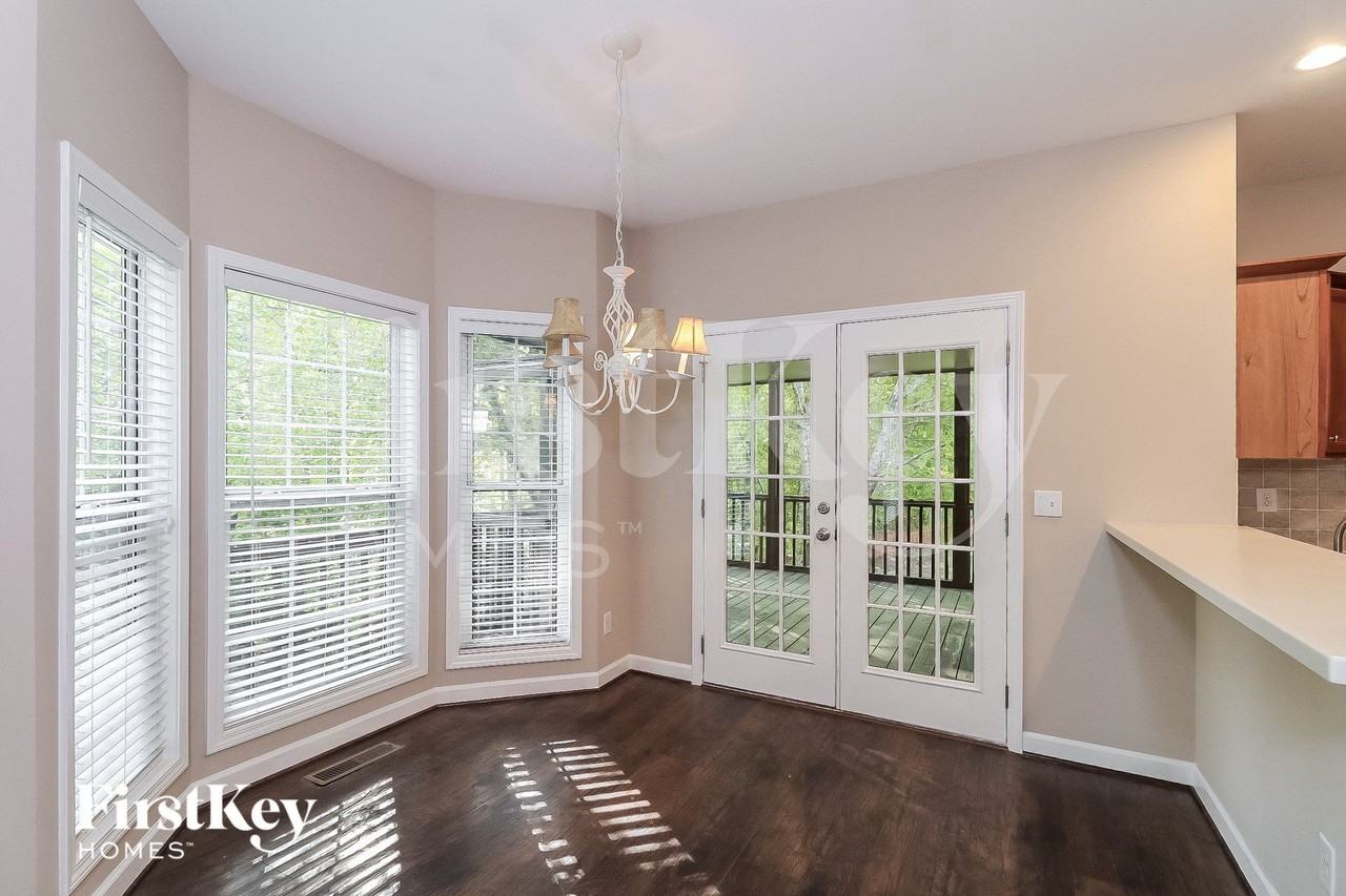 729 Tall Oaks Dr - Photo 4 of 15