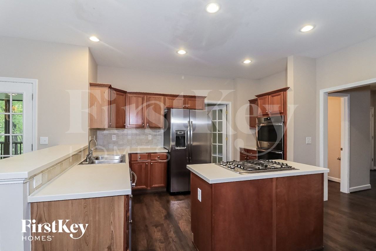 729 Tall Oaks Dr - Photo 5 of 15