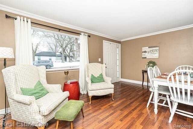 333 N Helen Ave - Photo 4 of 26