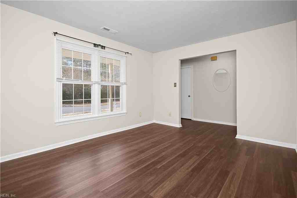 821 Gene Cres - Photo 7 of 40