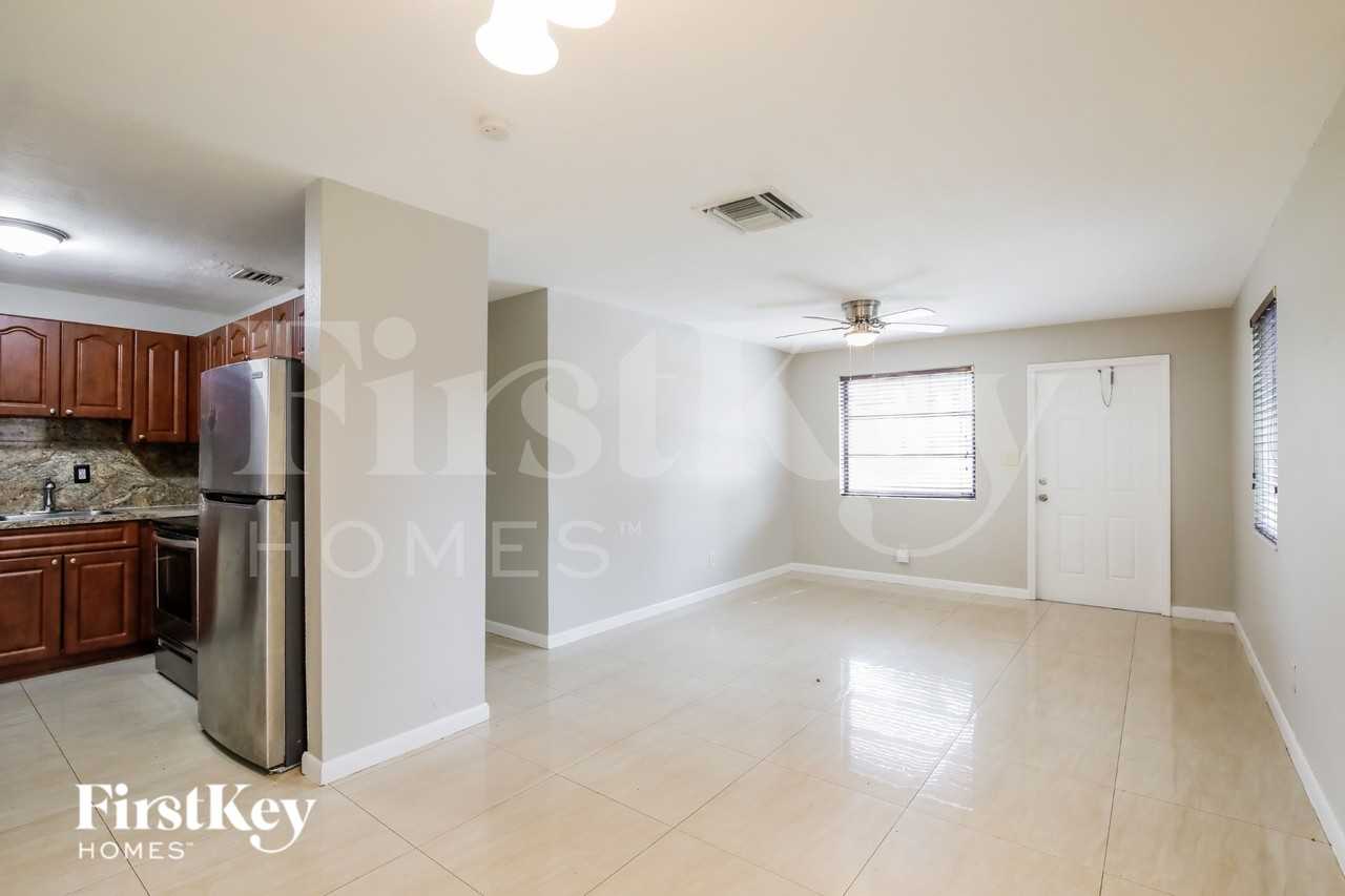 5700 Neavenue - Photo 5 of 16