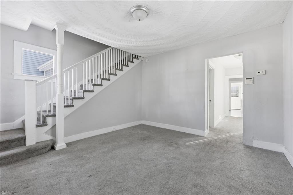 829 43rd St - Photo 5 of 23