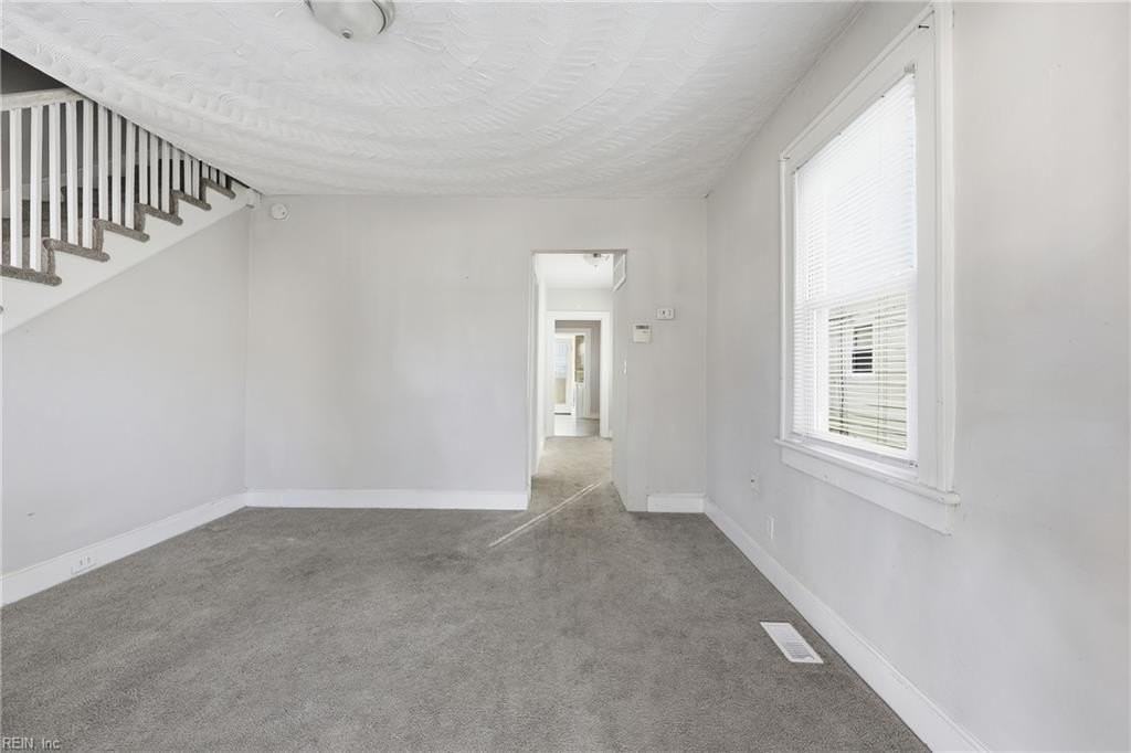 829 43rd St - Photo 6 of 23