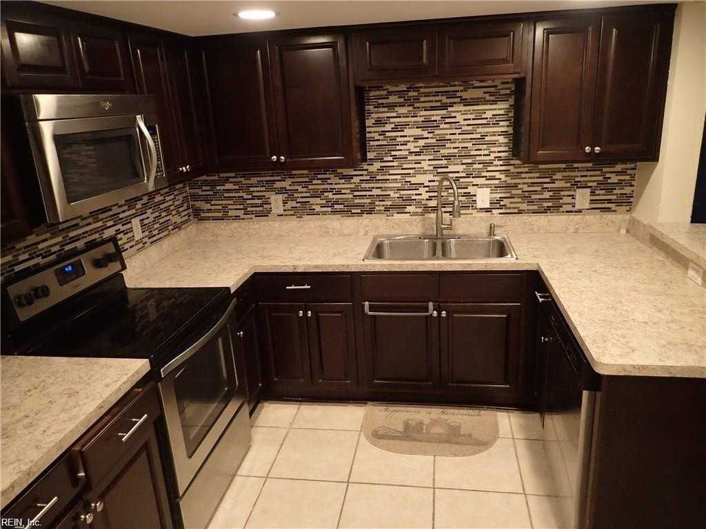 834 N Buckingham Ct - Photo 3 of 9