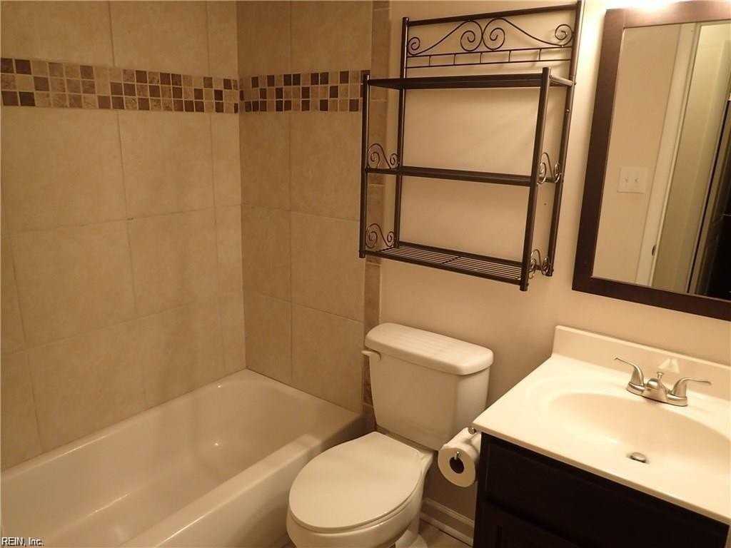 834 N Buckingham Ct - Photo 6 of 9