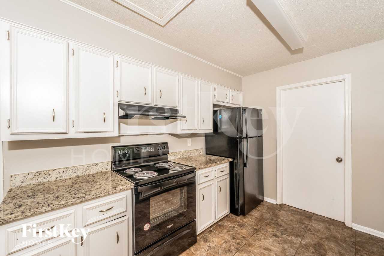 5332 Balboa Ave - Photo 4 of 16