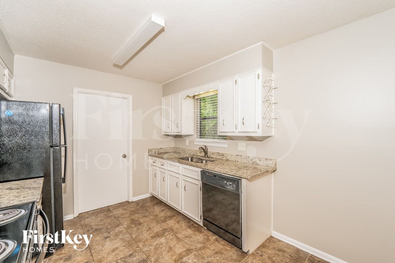 5332 Balboa Ave - Photo 5 of 16