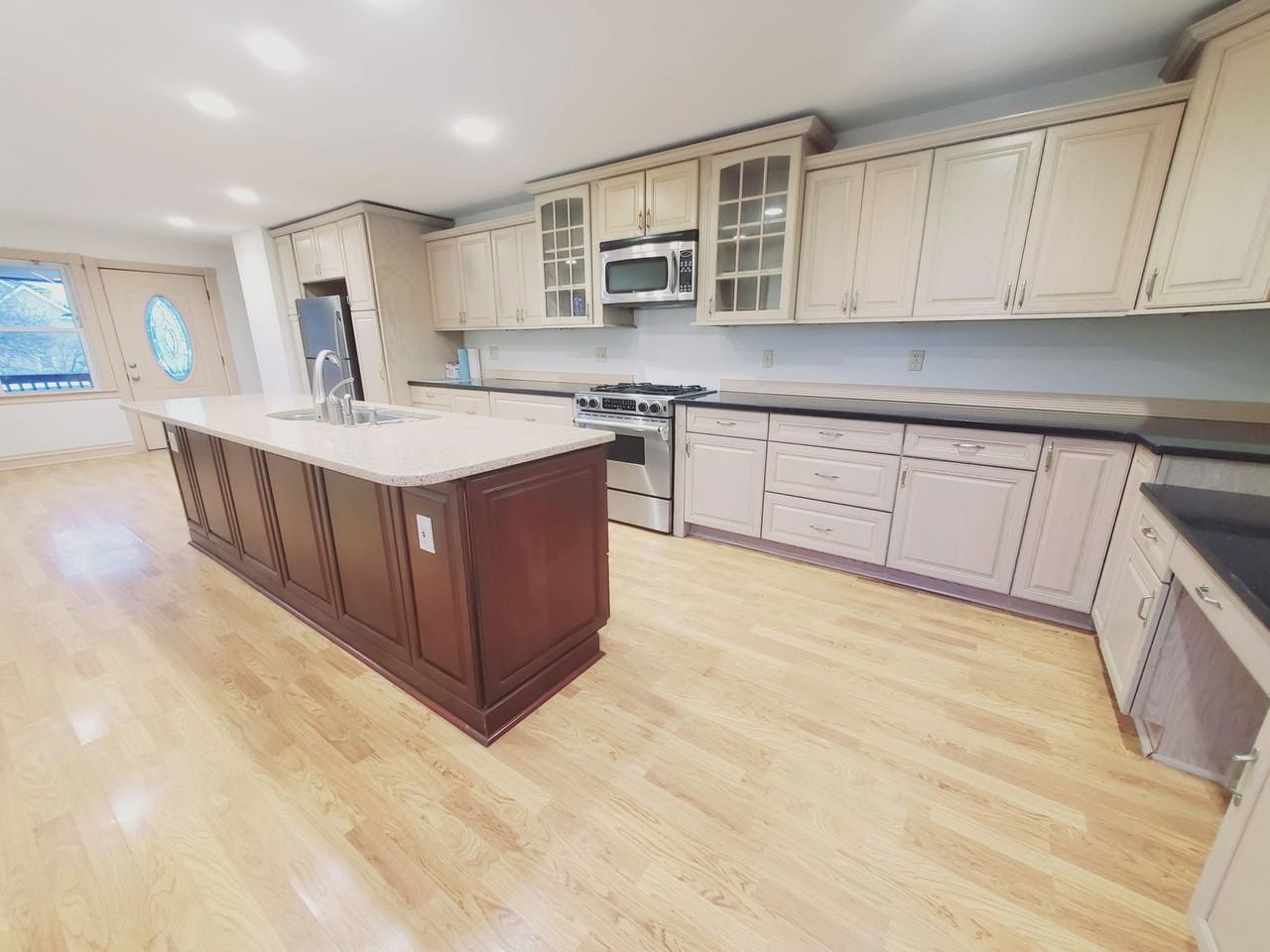 23 Madison Pl #1 - Photo 2 of 8