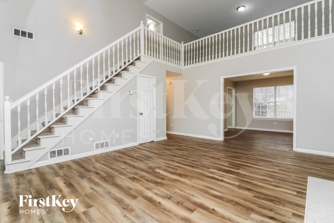 5001 Rose Ct Se - Photo 3 of 19