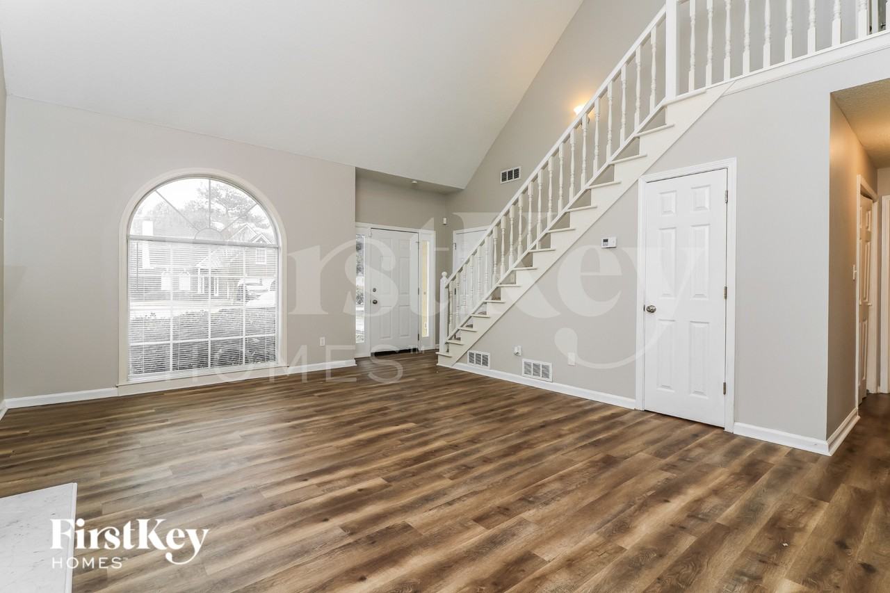 5001 Rose Ct Se - Photo 5 of 19