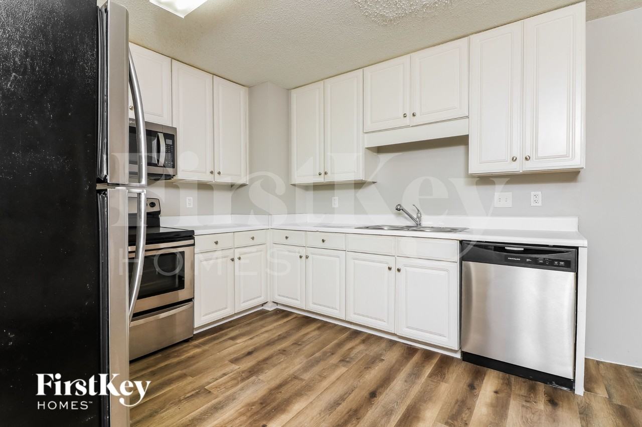 5001 Rose Ct Se - Photo 7 of 19