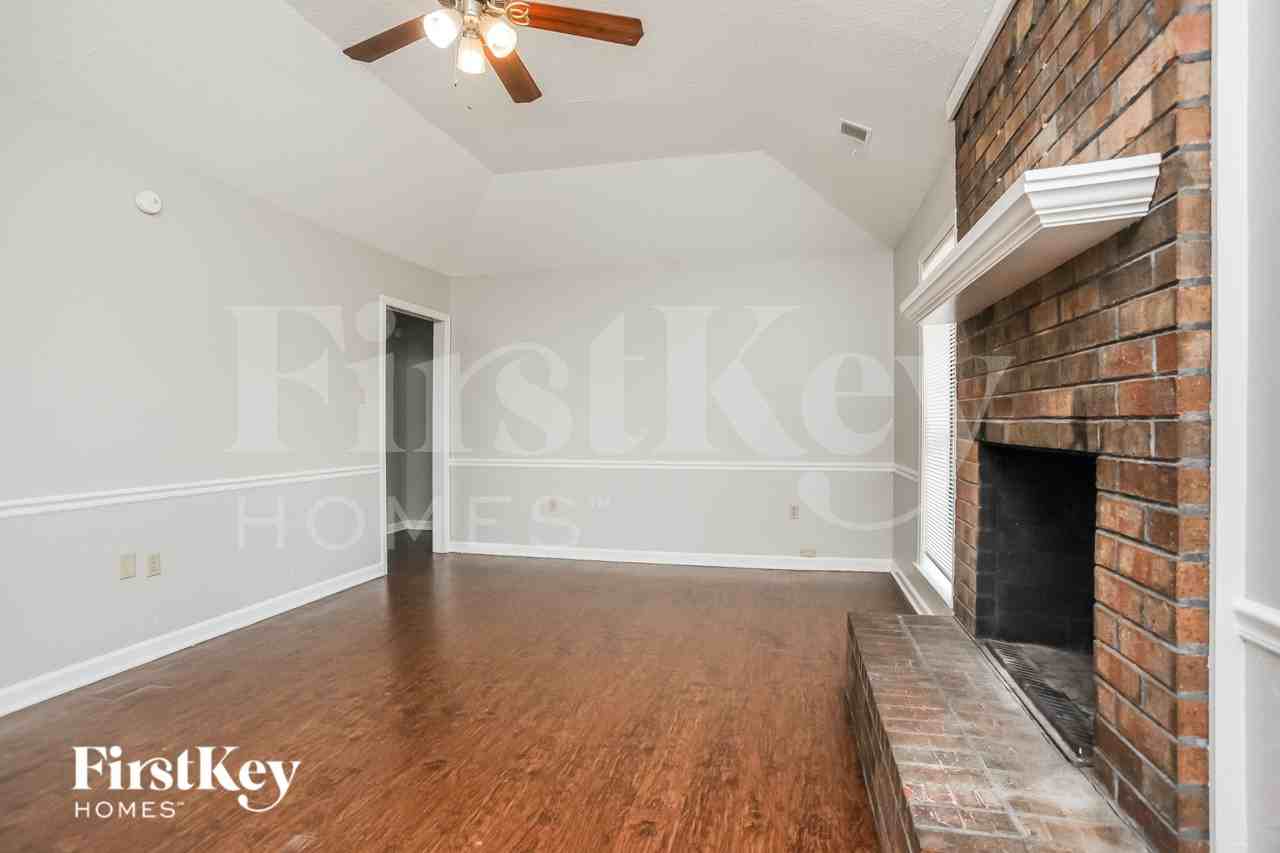 4834 Walden Glen St - Photo 3 of 16