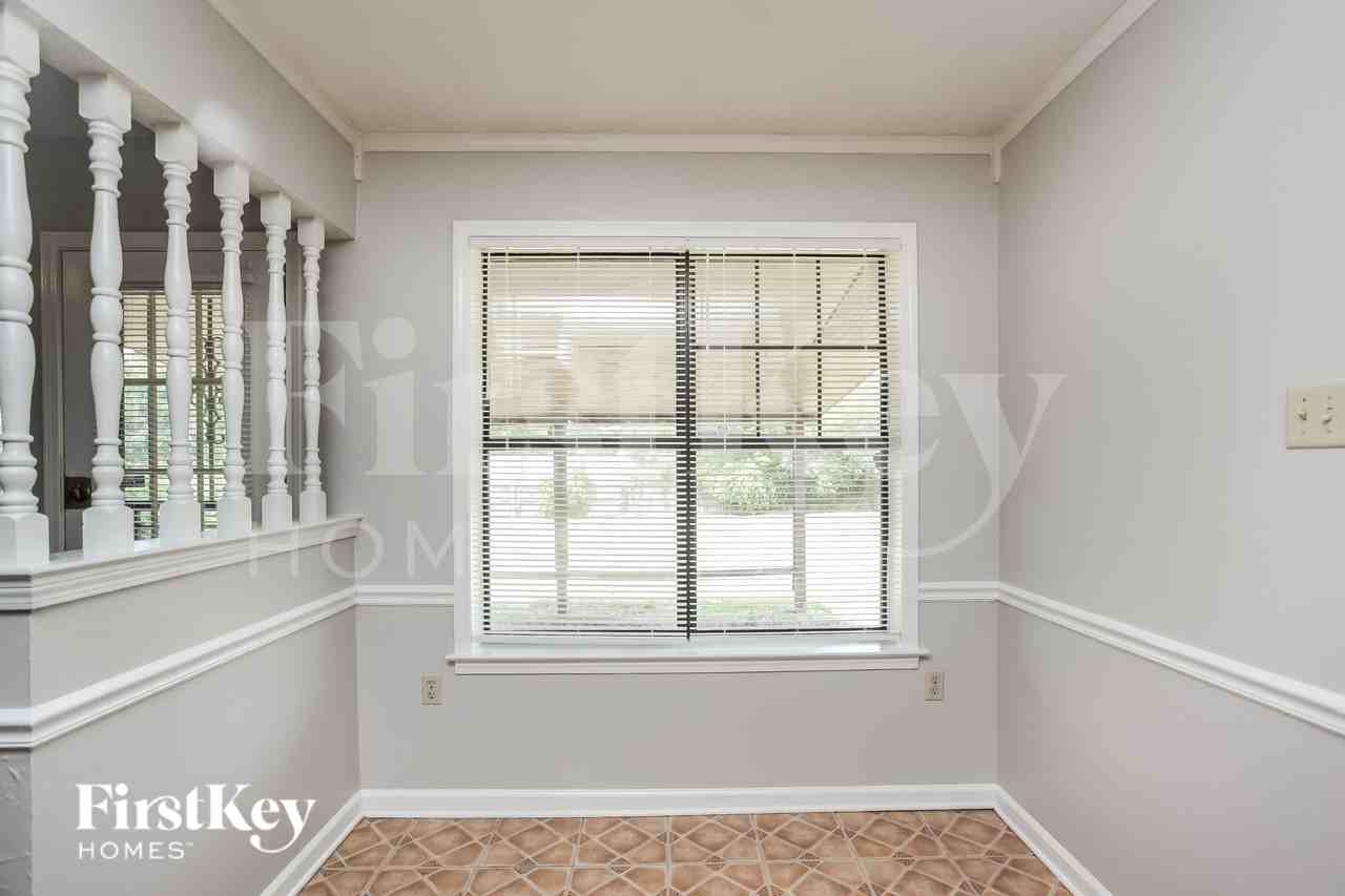 4834 Walden Glen St - Photo 4 of 16