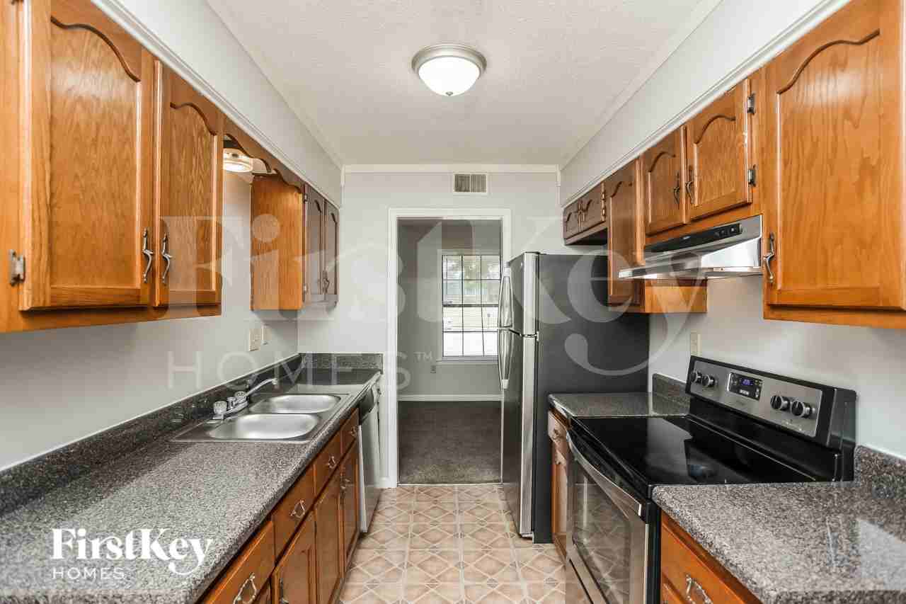 4834 Walden Glen St - Photo 5 of 16